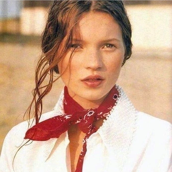 A cover of "Kate moss" cluster. The owner is lovedrips. The cluster consists of 31 elements.