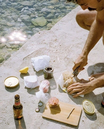 A cover of "Ribbit" cluster. The owner is leeward.studio. The cluster consists of 245 elements.