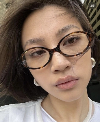 A cover of "glasses" cluster. The owner is myyuniia. The cluster consists of 31 elements.