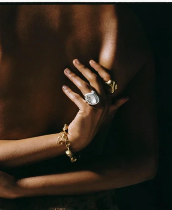 A cover of "Jewellery portfolio" cluster. The owner is lolaashwell. The cluster consists of 17 elements.