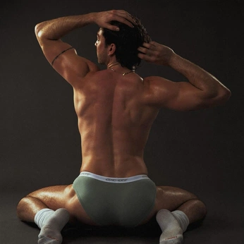 A cover of "intimate/suggestive refs" cluster. The owner is rustyrailways. The cluster description is "!!CW: suggestive content!! MDNI Part 5 of my miscellaneous clusters". The cluster consists of 120 elements.