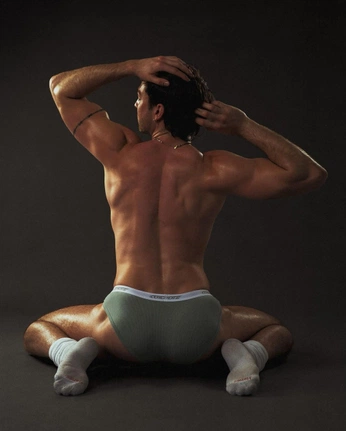 A cover of "6 imagenes" cluster. The owner is phantom0mage. The cluster consists of 18 elements.