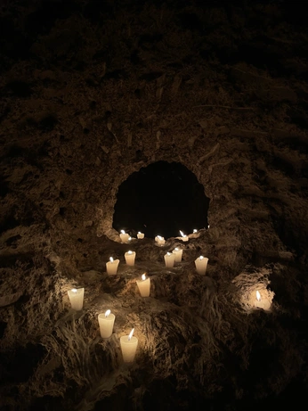 A cover of "caves" cluster. The owner is ogressheroine. The cluster consists of 32 elements.