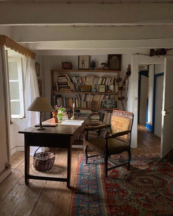 A cover of "Sun-filled home" cluster. The owner is everyday.almanac. The cluster description is "Dancing in my sun-filled kitchen with my handsome husband on Sundays". The cluster consists of 76 elements.