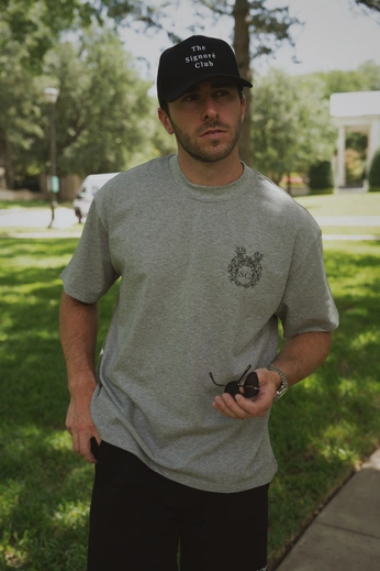 A cover of "The Signoré Club" cluster. The owner is thesignoreclub. The cluster description is "the official lookbook and vision board of the signoré club. ". The cluster consists of 25 elements.