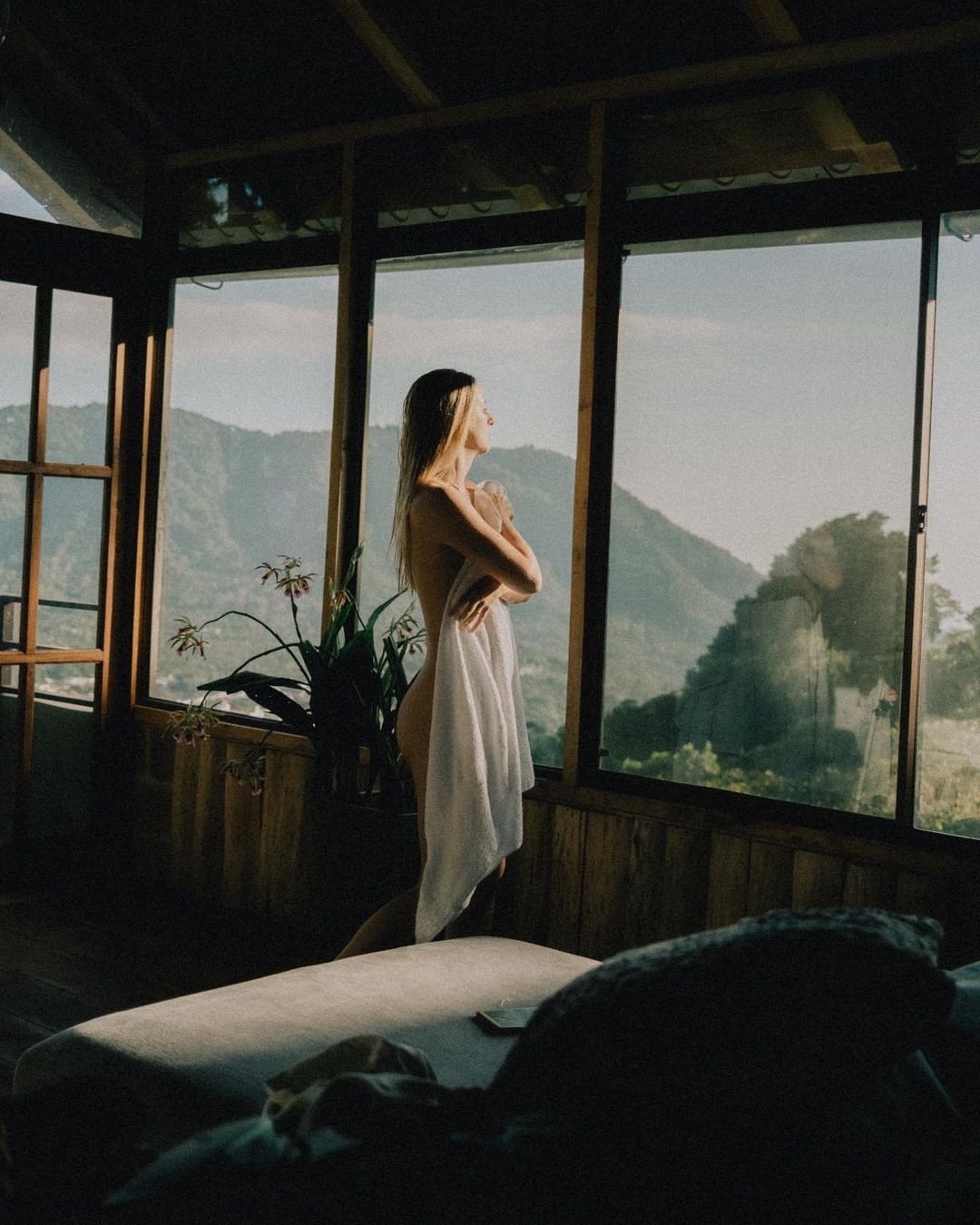 An Instagram carousel post added by biancadjardins on Aug 10, 2023. The author is @kamvachon.