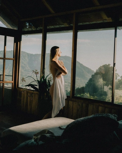 An Instagram carousel post added by biancadjardins on Aug 10, 2023. The author is @kamvachon.