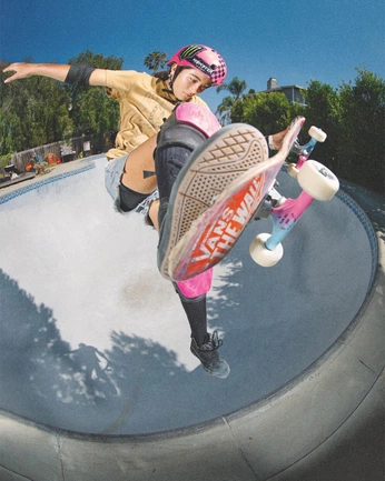 A cover of "VANS" cluster. The owner is mmmmmnnnz. The cluster consists of 26 elements.