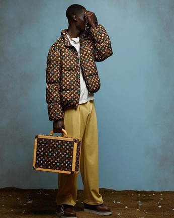 A cover of "Logomania Inspo" cluster. The owner is moniakhalaf. The cluster consists of 15 elements.