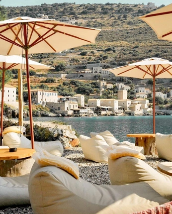 A cover of ".summer" cluster. The owner is elititherington. The cluster consists of 12 elements.