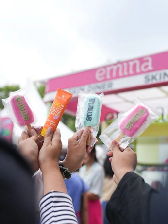 A cover of "emins" cluster. The owner is muffman. The cluster consists of 3 elements.