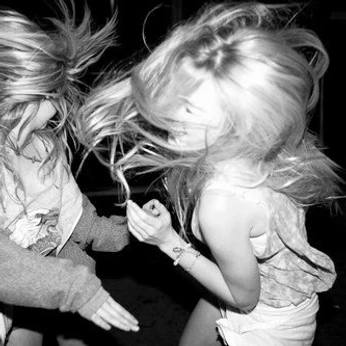 A cover of "esoteric girl" cluster. The owner is bloodiedbathe. The cluster description is "xo girl meets snow strippers girl". The cluster consists of 268 elements.