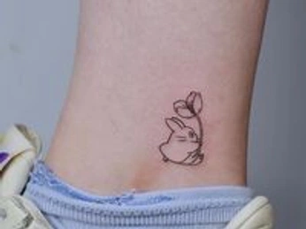 A cover of "Tattoos" cluster. The owner is 5tr4wb3rr1e. The cluster consists of 1 element.