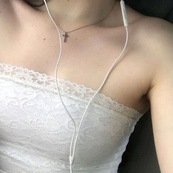 A cover of "doll hospital" cluster. The owner is ammacrellin. The cluster consists of 21 elements.