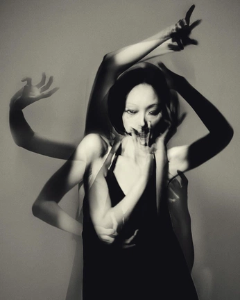 A cover of "It's Alive" cluster. The owner is cosmos. The cluster consists of 25 elements.