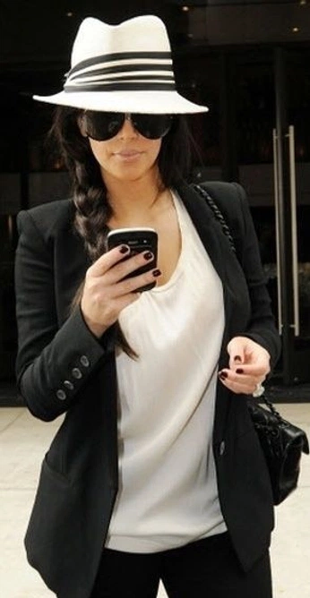 A cover of "Outfit on fleek" cluster. The owner is khaleesiniecie. The cluster consists of 366 elements.