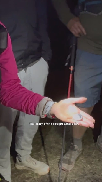 A cover of "Side quest" cluster. The owner is zos999. The cluster consists of 16 elements.