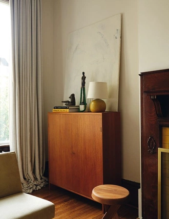 A cover of "insides" cluster. The owner is lilylamarre. The cluster consists of 7 elements.