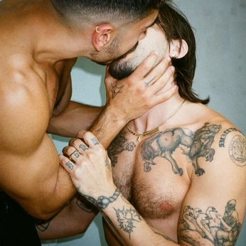 A cover of "dannykovacs" cluster. The owner is horrorshops. The cluster consists of 77 elements. 2 create it.