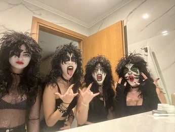 A cover of "SIXDUST | Aesthetic" cluster. The owner is sbruc. The cluster consists of 3 elements.