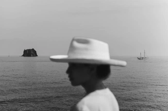 A cover of "Moody Figurative" cluster. The owner is meorichter. The cluster consists of 66 elements.