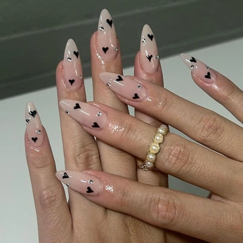 A cover of "nailssss" cluster. The owner is naralemos. The cluster consists of 5 elements.