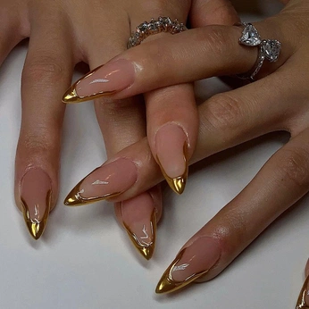 A cover of "💅" cluster. The owner is printmakinggirl. The cluster consists of 3 elements.