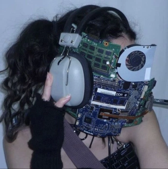 A cover of "out of body traveler" cluster. The owner is danieloviedo. The cluster consists of 9 elements.