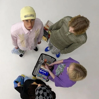 A cover of "Circuit Mockups" cluster. The owner is celinaforss. The cluster consists of 44 elements.