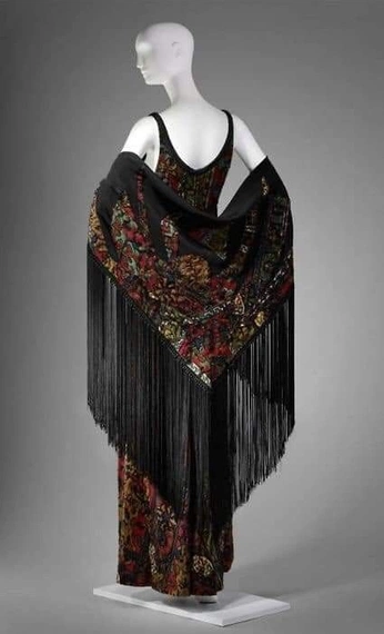 A cover of "Illeia" cluster. The owner is coldtortelloni. The cluster consists of 326 elements.