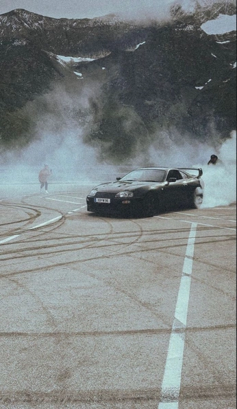 A cover of "Car burnout" cluster. The owner is kotarsissool. The cluster consists of 32 elements.