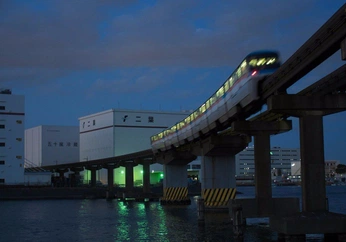 A cover of "鏡花水月" cluster. The owner is commedesgarcons. The cluster description is "the subtle profound beauty of poems that cannot be described in words". The cluster consists of 33 elements.