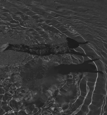 A cover of "agua" cluster. The owner is salomeselecta. The cluster consists of 74 elements.