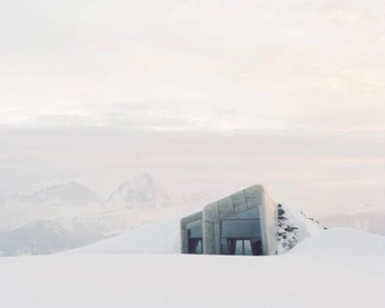 A cover of "<Motion Picture>" cluster. The owner is pierre.analog. The cluster consists of 5 elements.