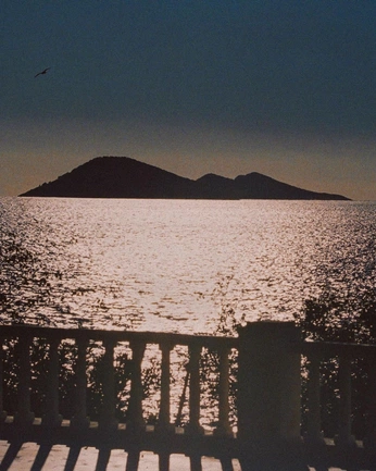 A cover of "earth" cluster. The owner is likalinea. The cluster consists of 8 elements.