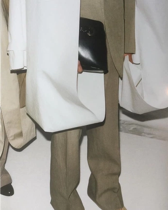 A cover of "Neutral outfits" cluster. The owner is zahryarozi.2619. The cluster consists of 17 elements.