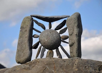 A cover of "Cadran solaire" cluster. The owner is syringa. The cluster consists of 23 elements.