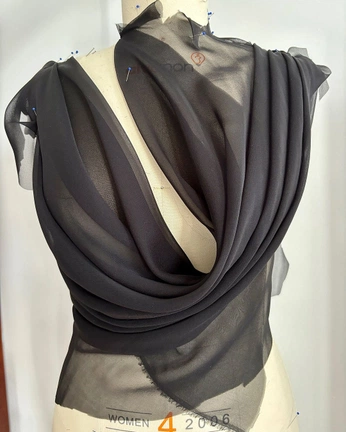 A cover of "drape" cluster. The owner is lovestitoh. The cluster consists of 2 elements.