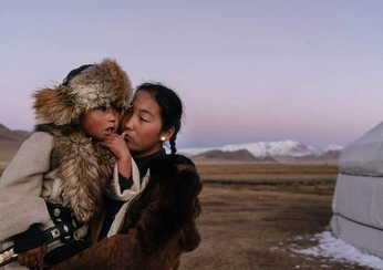 A cover of "— documentary" cluster. The owner is samrichon. The cluster description is "communities, remote places, documentary work  ". The cluster consists of 13 elements.