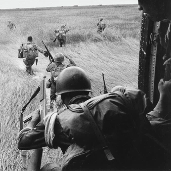 A cover of "Ж ·  René Burri" cluster. The owner is miguelsamaral. The cluster consists of 17 elements.