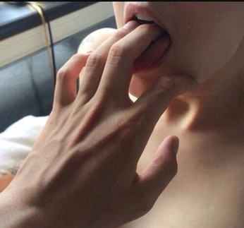 A cover of "NSFW Videos 🔞" cluster. The owner is angelblush. The cluster description is "Heterosex/Bisex/Gays/Lesbians & Gangbangs". The cluster consists of 341 elements.