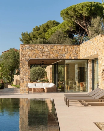 A cover of "Villa" cluster. The owner is oneandnonly. The cluster consists of 3 elements.