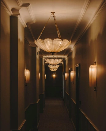 A cover of "Bord'elle" cluster. The owner is denissevalencia. The cluster consists of 3 elements.