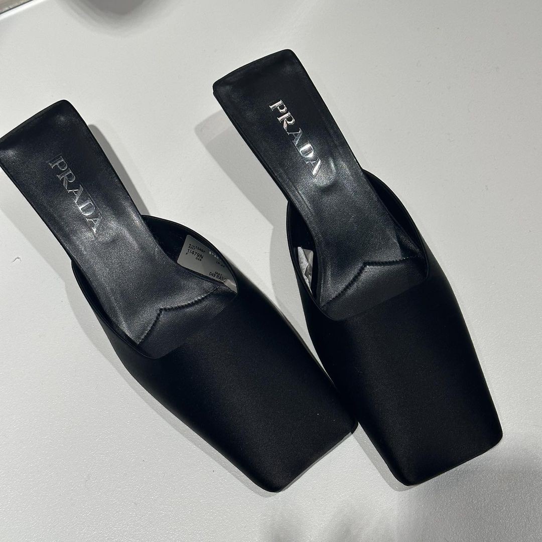 An Instagram carousel post added by colindancel on Feb 16, 2024. The author is @georgie_threads.