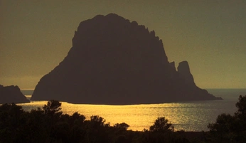 A cover of "IBIZA" cluster. The owner is ngnoatto. The cluster consists of 244 elements.