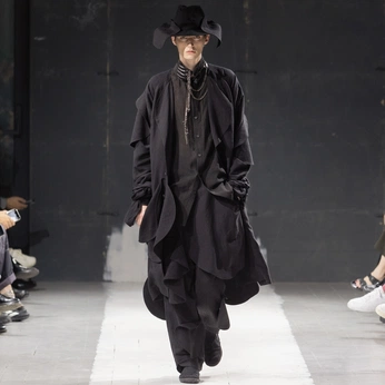 A cover of "fashion inspo" cluster. The owner is tjenss1. The cluster consists of 16 elements.