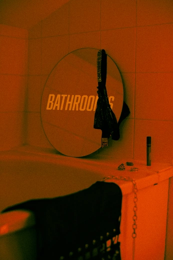 A cover of "[BATHROOM’S]" cluster. The owner is kaluwe. The cluster consists of 8 elements.