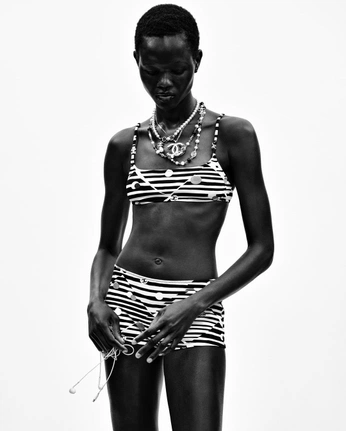 A cover of "SWIM ROA" cluster. The owner is amyzeilon. The cluster consists of 7 elements.