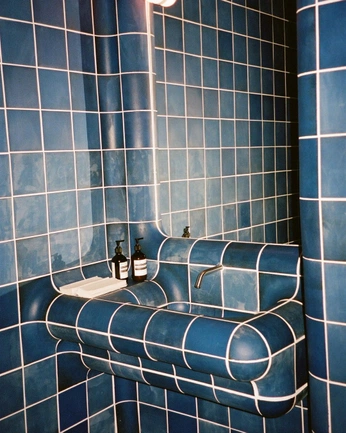 A cover of "colour" cluster. The owner is spjones. The cluster consists of 33 elements.