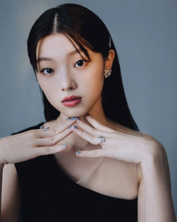 A cover of "ARTISTIC SKATING COMPETI" cluster. The owner is peicreative. The cluster consists of 39 elements.